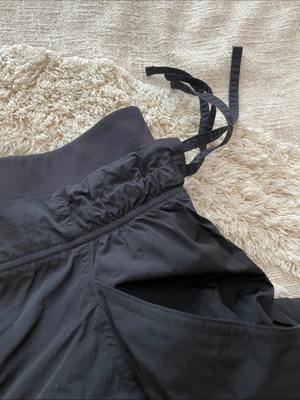 lululemon athletica EUC cinchable wide-leg high rise pant black size 2
